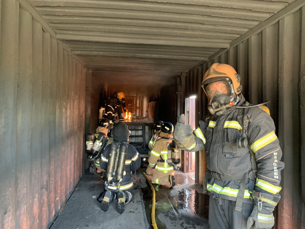 Brand in Paderborn: Materialausschüttung bei einer Logistikfirma