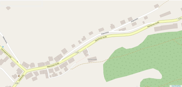 Eine Google-Karte, die eine Stadt mit einer grünen Fläche zeigt, die einen zentralen Parkplatz markiert, einschließlich Straßen, Gebäuden und Sehenswürdigkeiten.