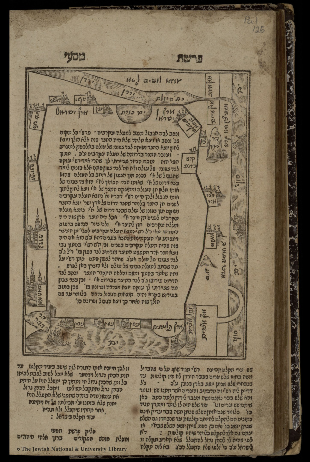 Offenes Buch mit hebräischer Schrift, das eine detaillierte Karte von Jerusalem und seine Sehenswürdigkeiten auf einem schwarzen Hintergrund zeigt.