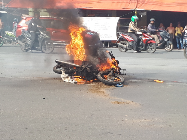 MK-POL: Brand - Autodiebstahl - Kleine Motorräder und E-Scooter gestohlen