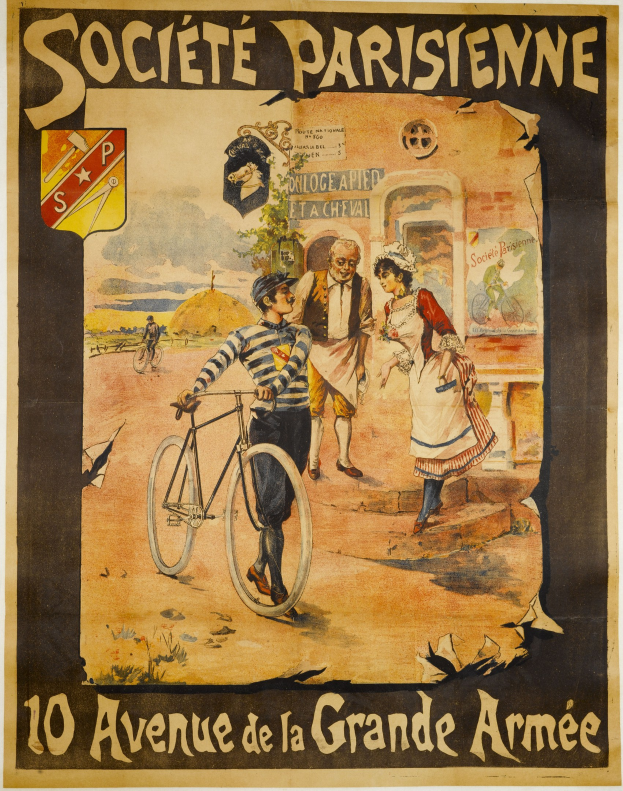 Ein Plakat, das ein Fahrradrennen in Paris, Frankreich, ankündigt, zeigt eine Gruppe von Menschen, von denen einer ein Fahrrad hält, sowie ein Gebäude im Hintergrund und Text, der das Ereignis beschreibt.