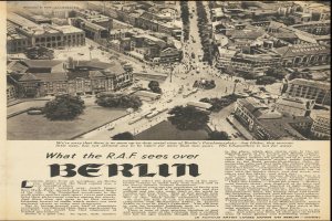 Schwarz-weiß-Fotografie einer Stadtlandschaft mit Gebäuden, Bäumen und Fahrzeugen auf der Titelseite einer alten Zeitung, die Text enthält.