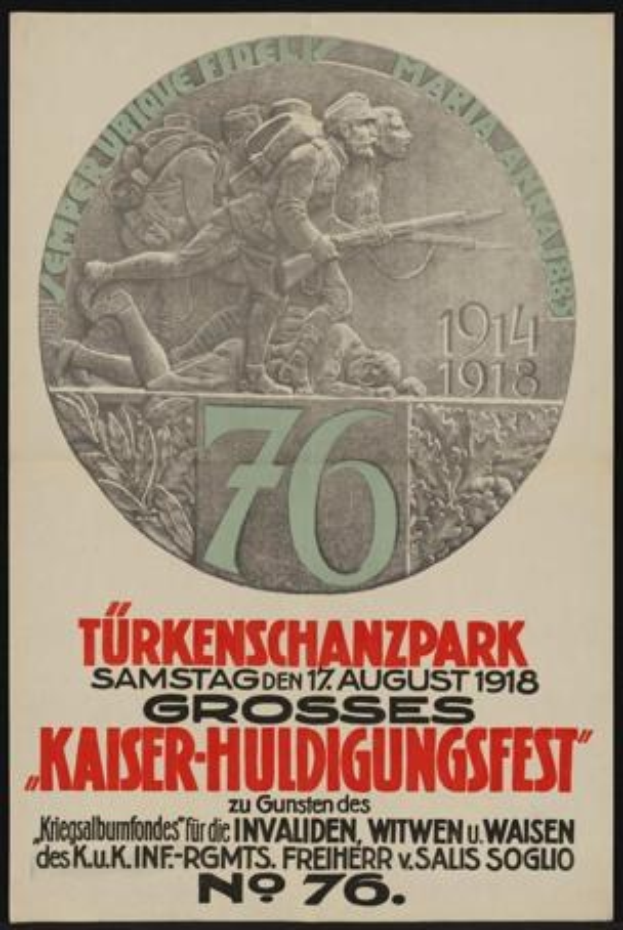 Plakat zum 70-jährigen Jubiläum des Kaiser-Huldigungsfestes in Berlin, Deutschland, gerahmt in einem Fotorahmen mit einer Gruppe von Menschen in der Mitte und umgeben von Text und Zahlen.