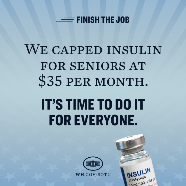 Ein Plakat zeigt eine Insulinampulle rechts mit dem Text "Wir haben Insulin für Senioren auf 35 Dollar pro Monat begrenzt. Es ist an der Zeit, das für alle zu tun."