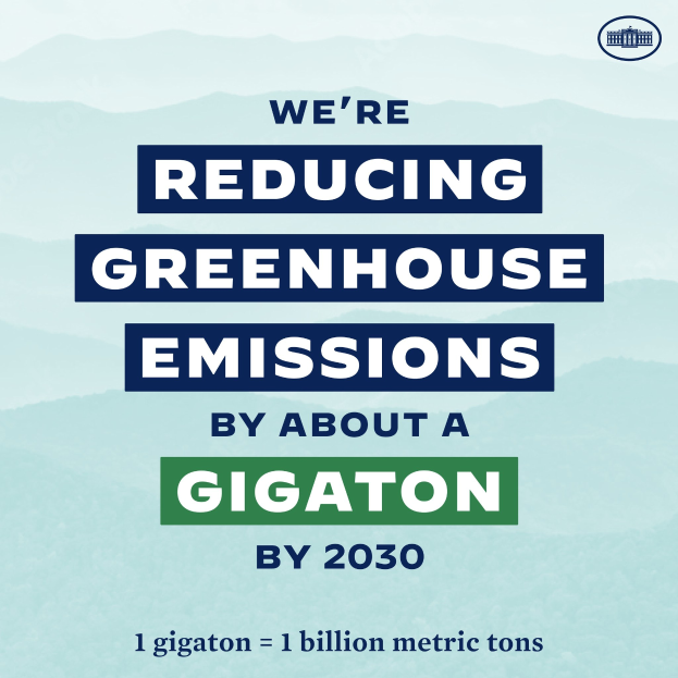 Plakat mit Text und Logo, das "Wir reduzieren die Treibhausgasemissionen um etwa eine Gigatonne bis 2030" verkündet und damit für eine signifikante Reduzierung der Treibhausgasemissionen bis 2030 wirbt.