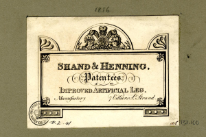 Papierdokument mit der Überschrift "Shand & Henning Patentes, Verbesserte Kunstliche Beinprothese" mit einem Logo und numerischen Markierungen unten.